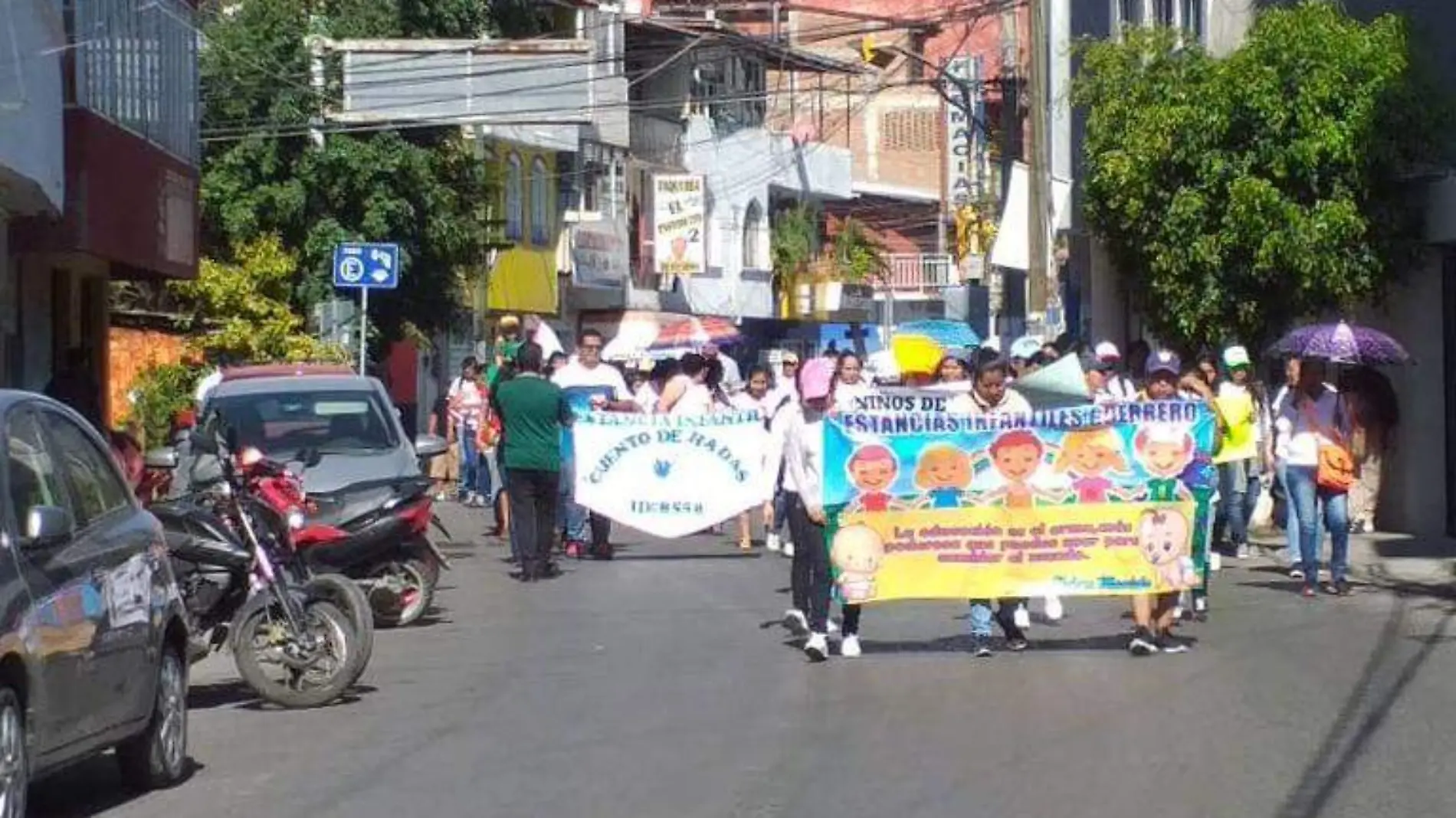 Marcha en chilpancingo estancias infantiles